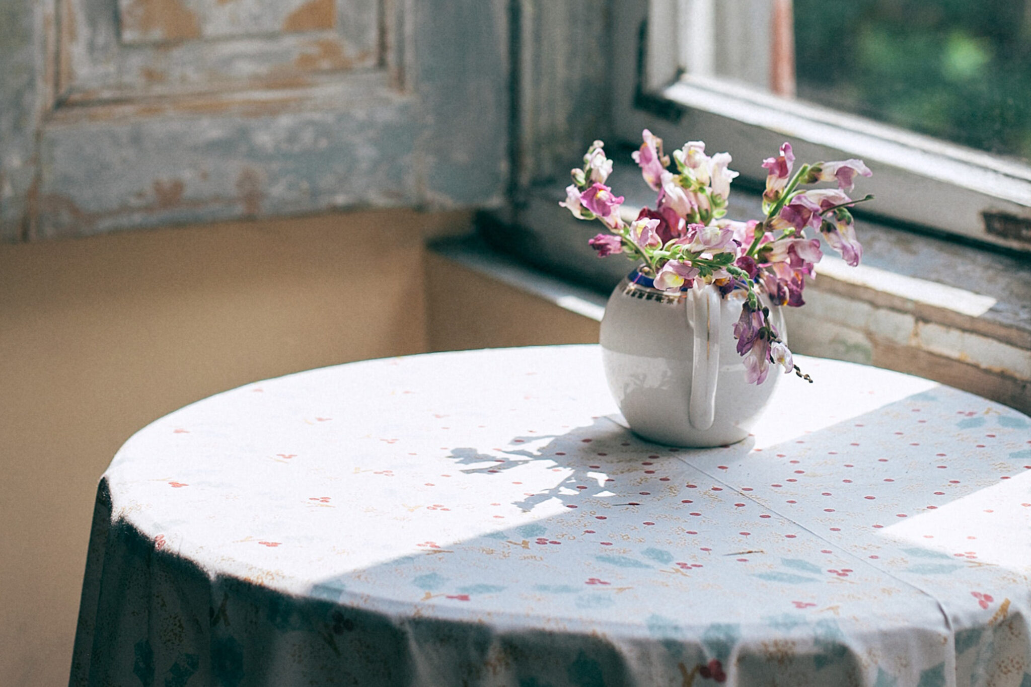 How to choose and clean tablecloths? YACHEN Party Supplies