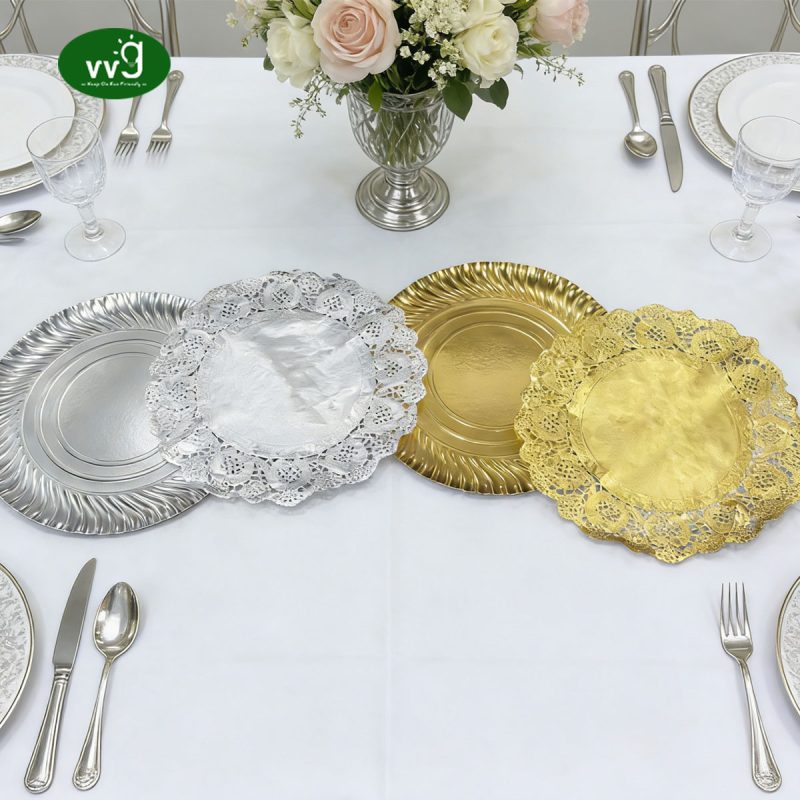 Paper Charger Plates With Foil Paper Doilies